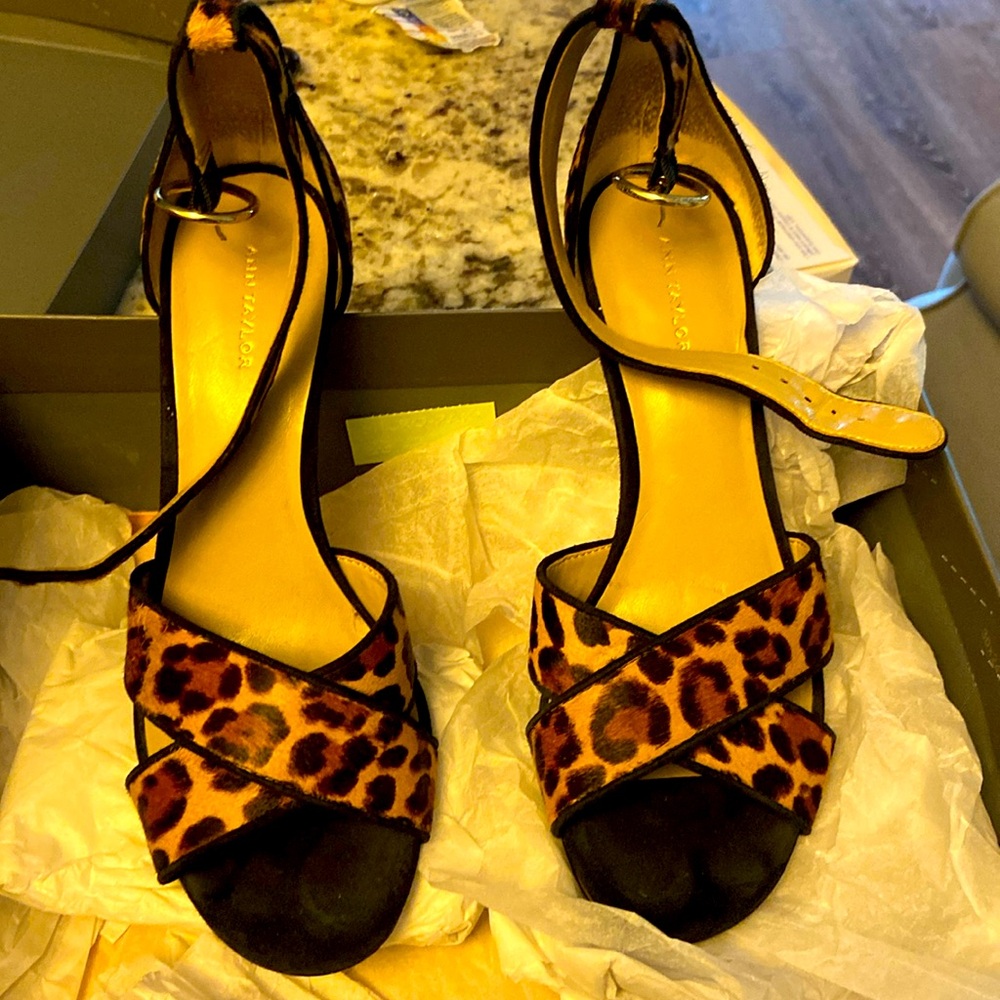 STUNNING Ann Taylor Leopard Block Heels - Sz 7.5. Sexy yet professional & comfie